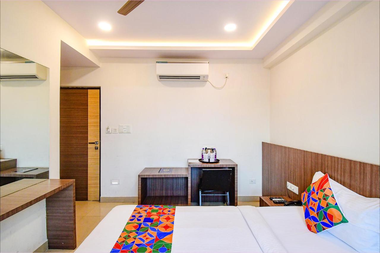Fabhotel Kzar Select - 2Km From Park Street Колката Екстериор снимка
