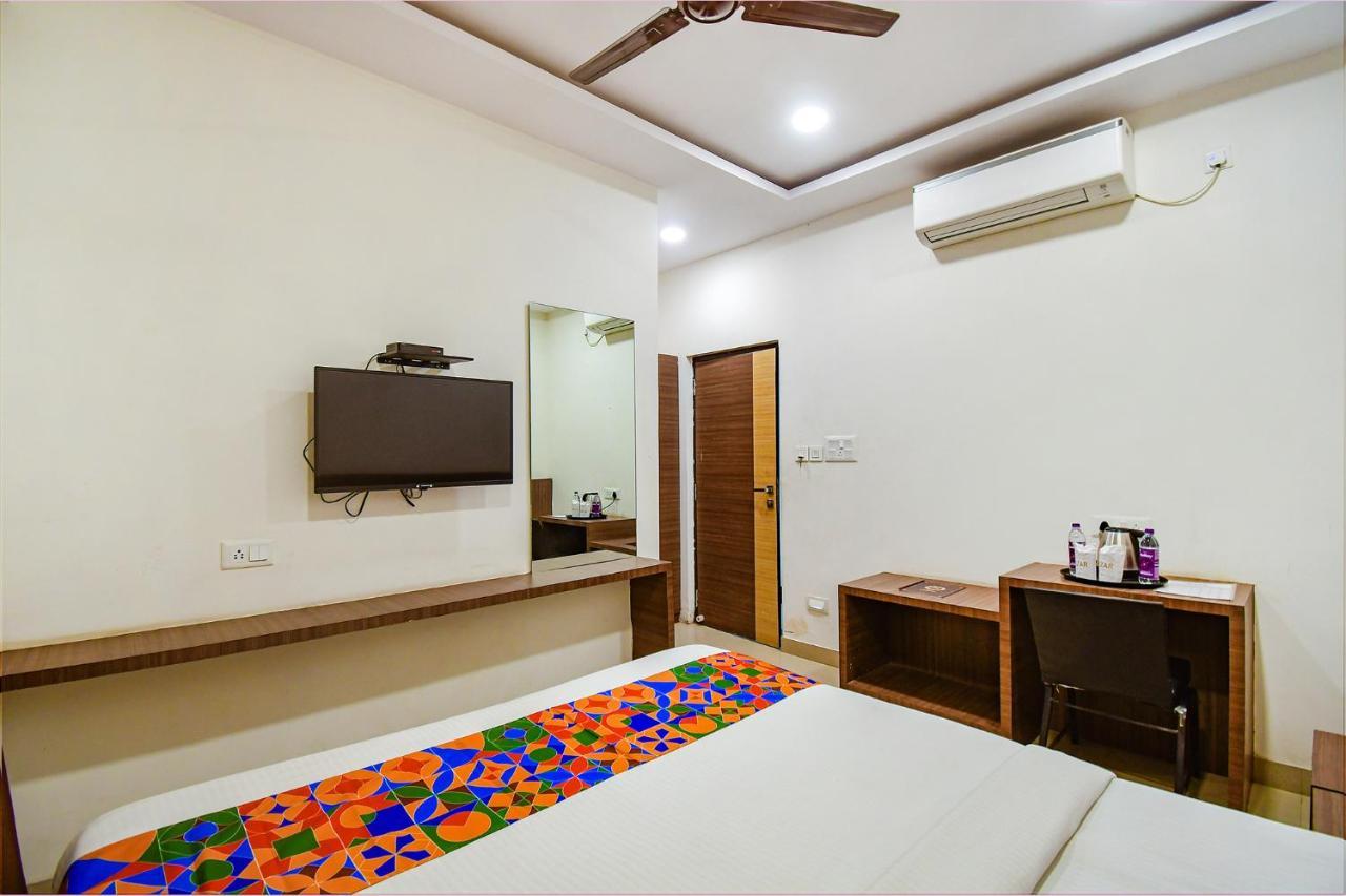 Fabhotel Kzar Select - 2Km From Park Street Колката Екстериор снимка
